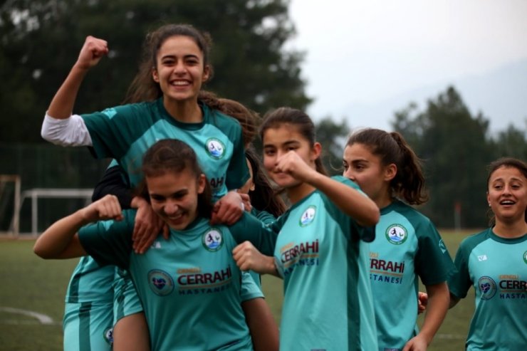 Kadın futbolcular 7. maçını da galibiyetle tamamladı