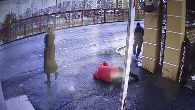 Hasmı tarafından başından vuruldu
