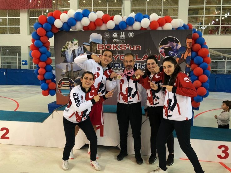 Karabüklü boksörler Erzurum’dan 4 madalya ile döndü