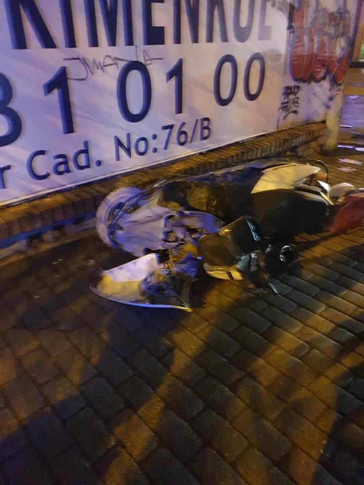 Motosikletli kuryeye otomobil çarptı: 1 ölü