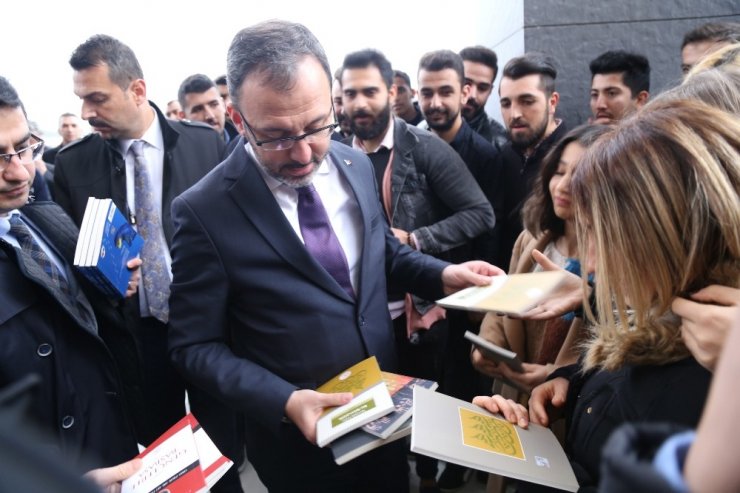 Bakan Kasapoğlu: "Sporu tabana yayma noktasında çalışmaları ve gayretleri daha yukarılara taşıyacağız"