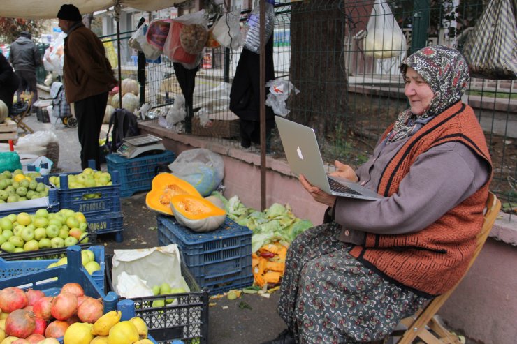 Kadın çalışanlar AA'nın 'Yılın Fotoğrafları' oylamasına katıldı