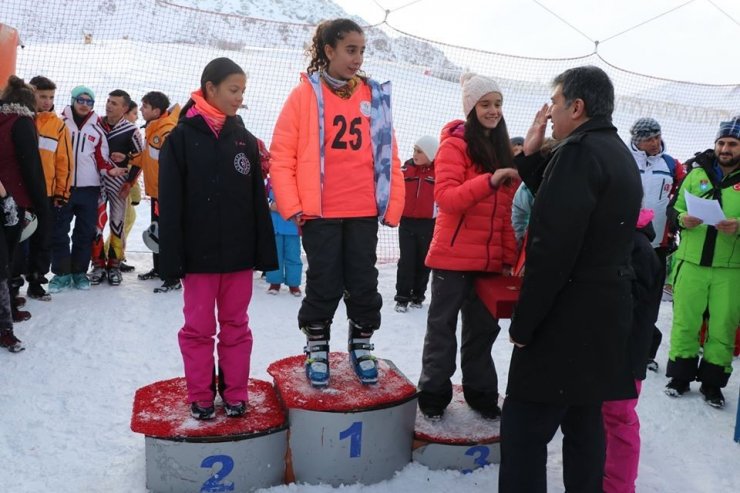 Alp Disiplinli Büyük Slalom yarışmaları sona erdi
