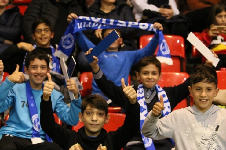 Kağıtspor Basketbol’dan bir galibiyet daha