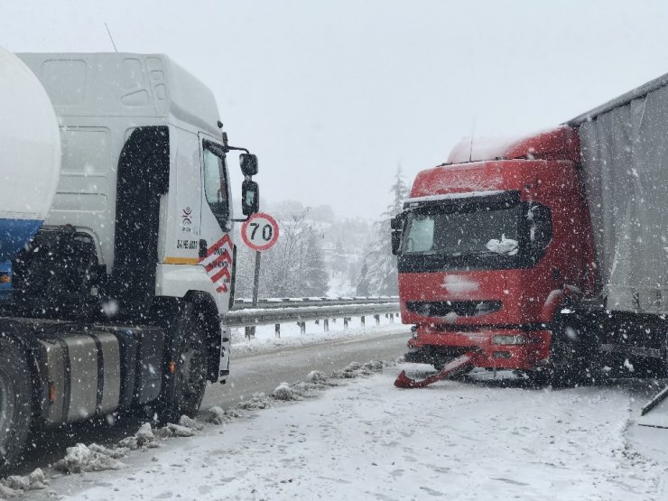 Kütahya Eskişehir karayolunda zincirleme kaza