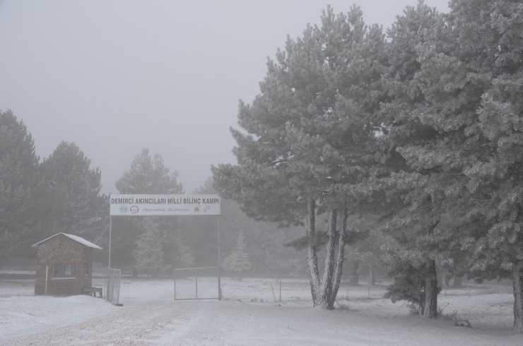 Manisa'nın yüksek kesimlerinde kar yağışı etkili oldu