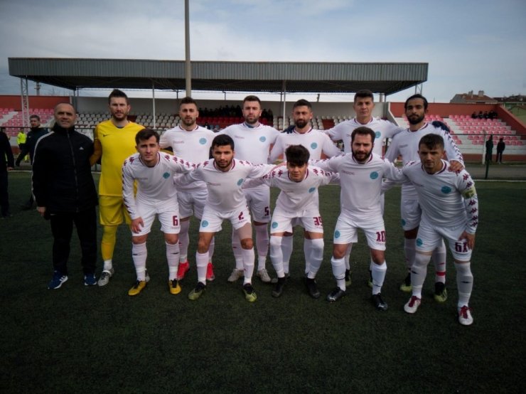 Lider 3 puanı 3 golle aldı
