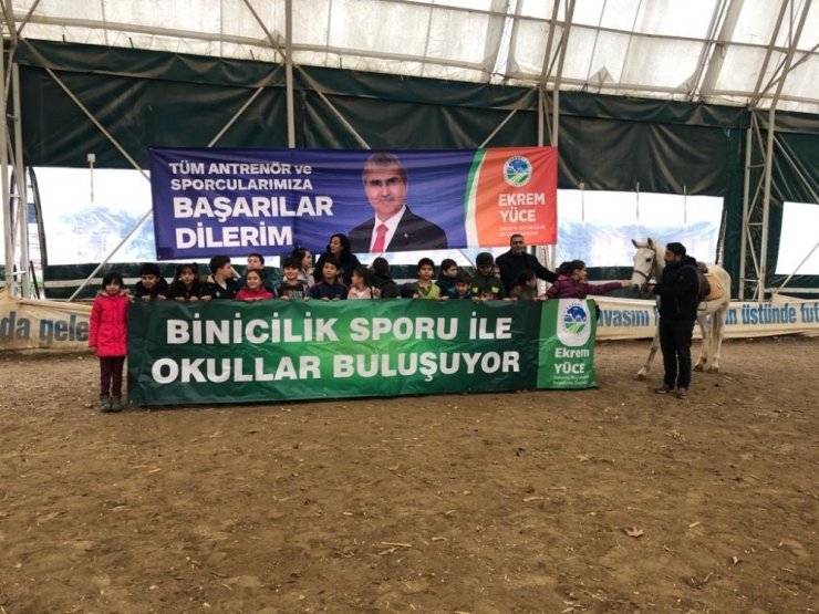 Binicilik sporu okullarla buluşuyor
