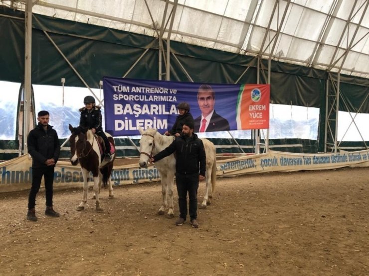 Binicilik sporu okullarla buluşuyor