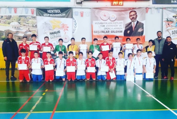 Analig Hentbol Takımları Çeyrek Finalde