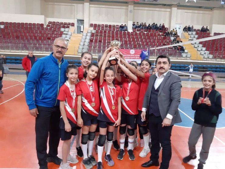 Gönen Süleyman Demirel Orta Okullu Kızlar, gruplarda Isparta’yı temsil edecek