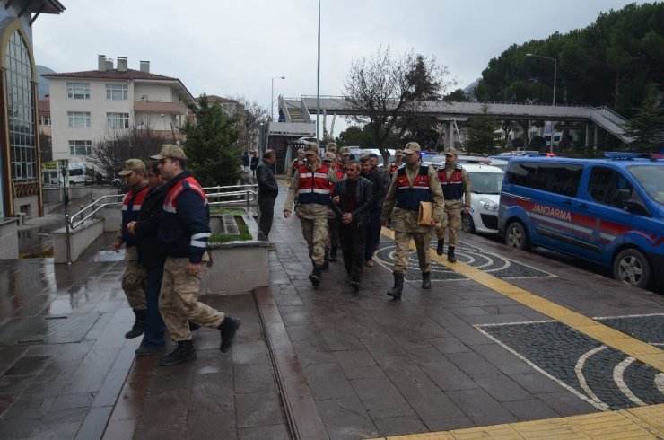 Yılbaşı öncesi çeşitli suçlardan aranan 20 şüpheli yakalandı