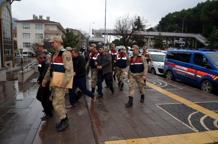 Yılbaşı öncesi çeşitli suçlardan aranan 20 şüpheli yakalandı