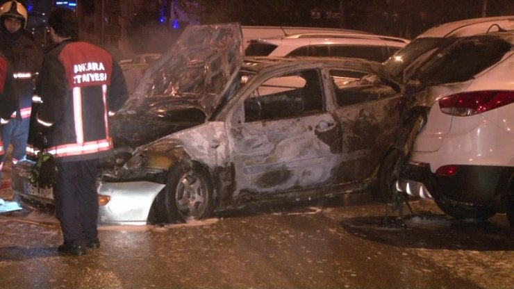 Yanan otomobilden canlarını son anda kurtardılar