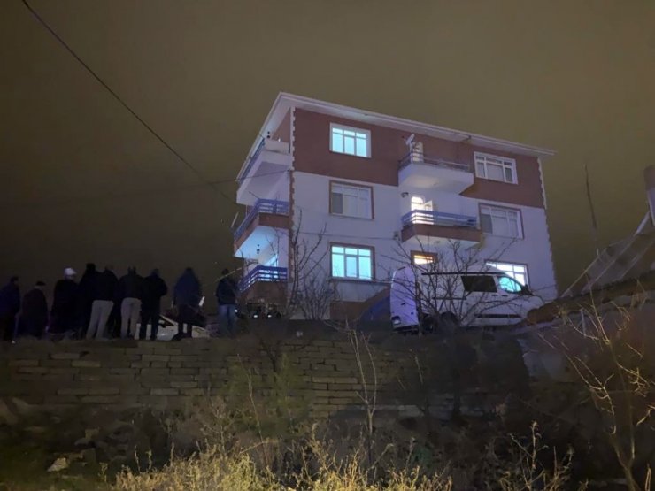Ankara’da genç kadın, iki aylık bebeğinin yanında bıçaklanarak öldürülmüş olarak bulundu