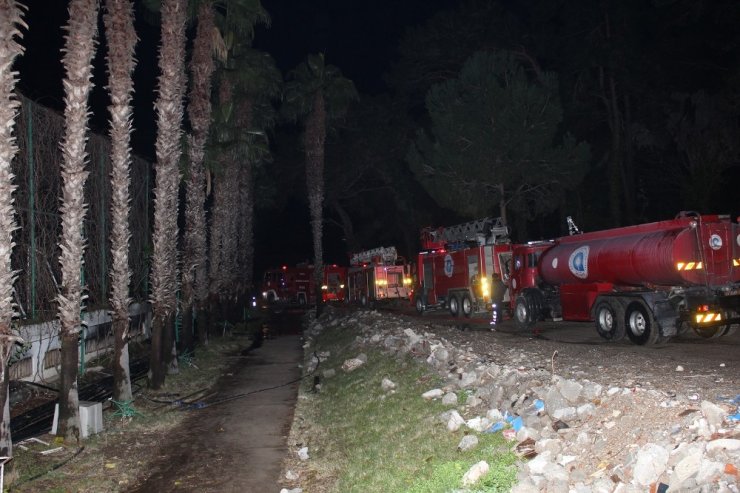 Otel deposundaki yangın korkuttu