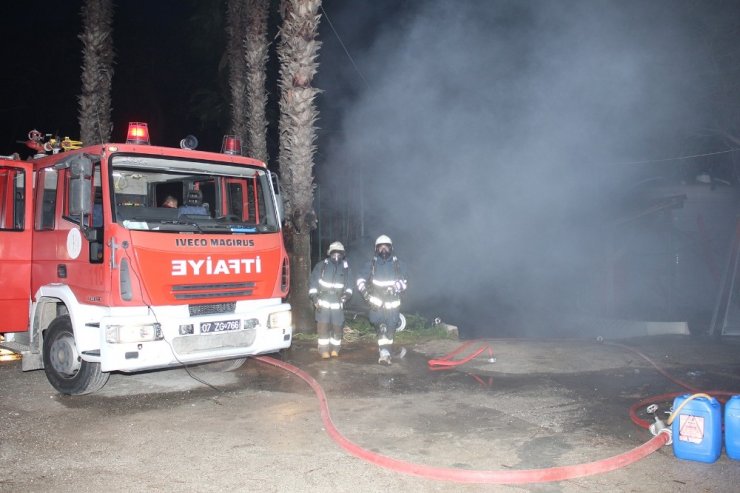 Otel deposundaki yangın korkuttu