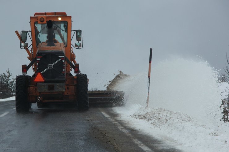 Beypazarı'nda karla mücadele çalışmaları