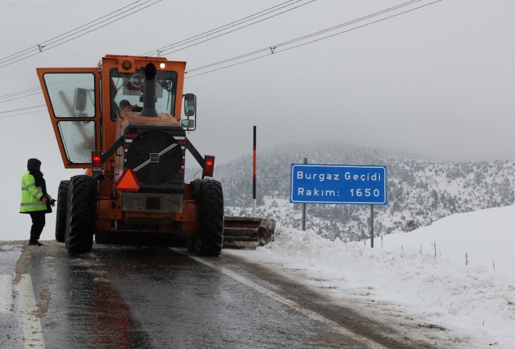 Beypazarı'nda karla mücadele çalışmaları