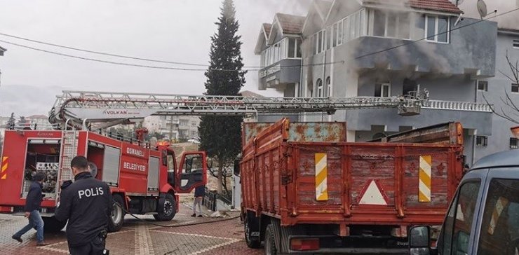Bilecik’te ev yangını, 1’i çocuk 3 kişi dumandan zehirlendi