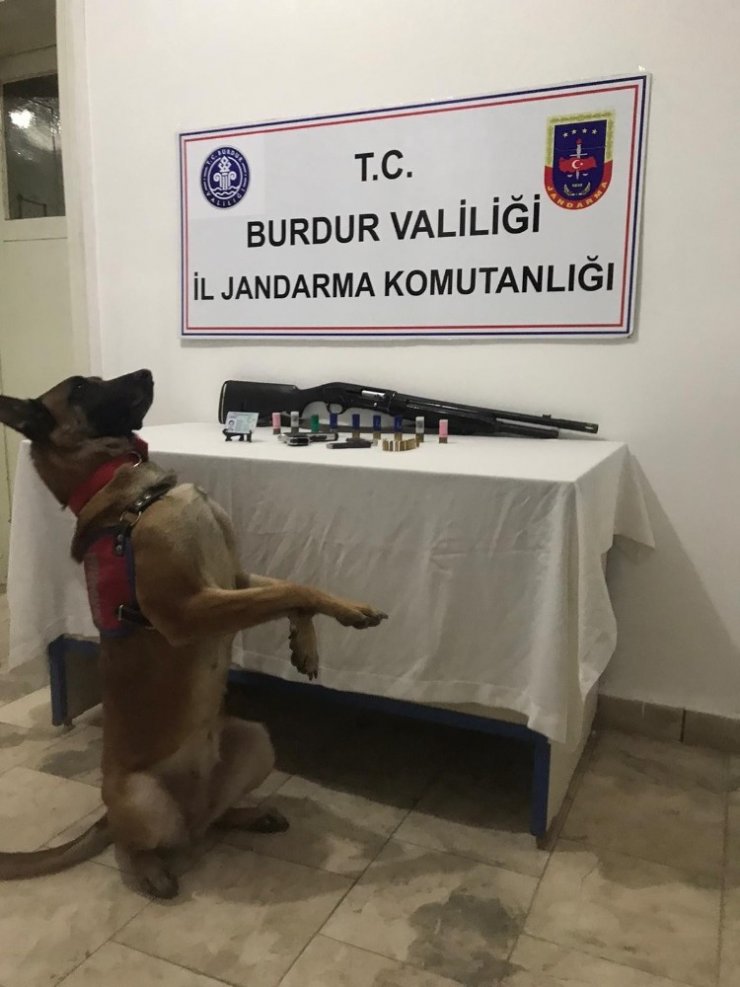 Cezaevi firarisi sahte kimlikle bağ evinde yakalandı