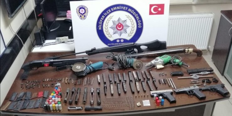 Bursa’da silah imalatı yapılan eve baskın