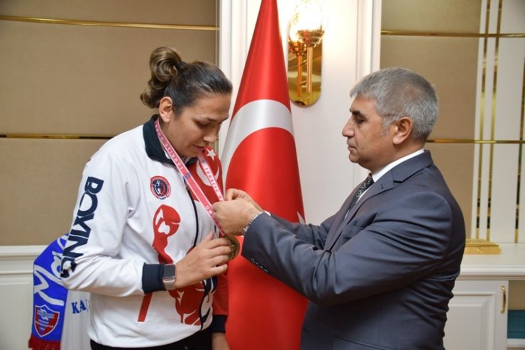 Milli sporculardan Vali Gürel’e ziyaret