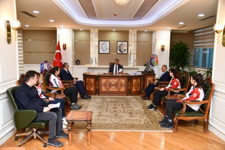 Milli sporculardan Vali Gürel’e ziyaret