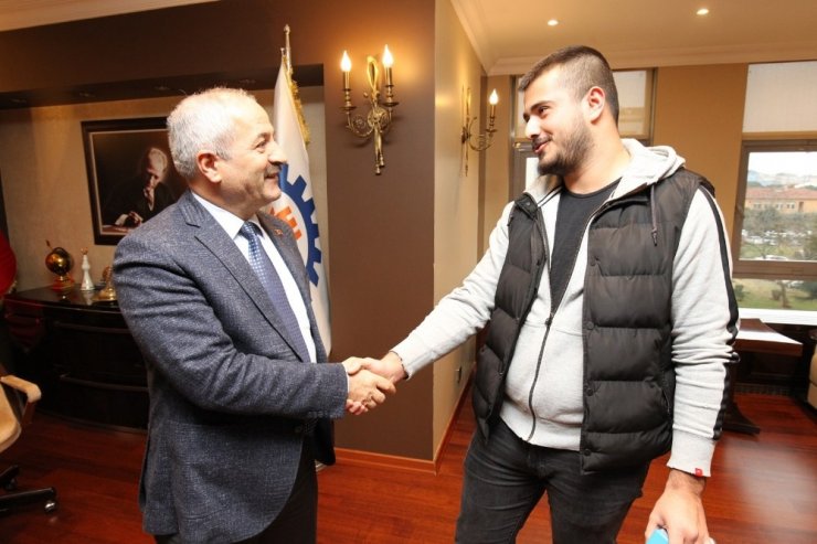 Başkan Büyükgöz yılın son iş yeri açma ruhsatını verdi