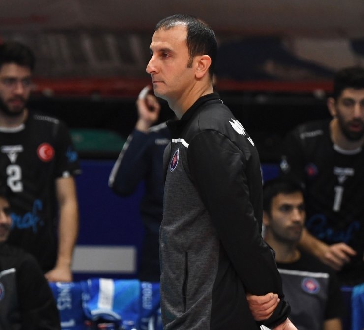 Halkbank Başantrenörü Taner Atik ikinci yarıdan umutlu