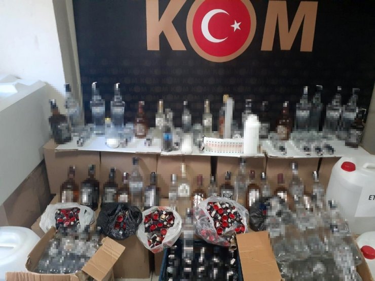 İzmir’de bin 251 litre sahte içki ele geçirildi, 7 kişi gözaltında