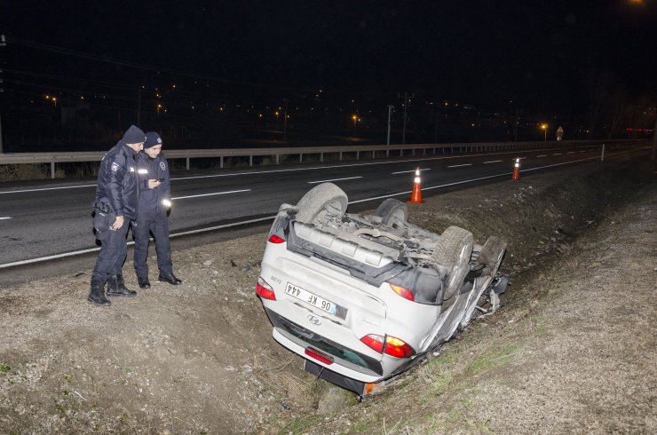 Kahramankazan'da devrilen otomobildeki 3 kişi yaralandı