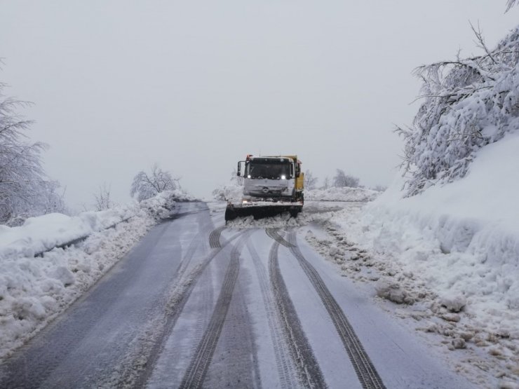 Kartepe Belediyesi’nden yeniyılda kar mesaisi