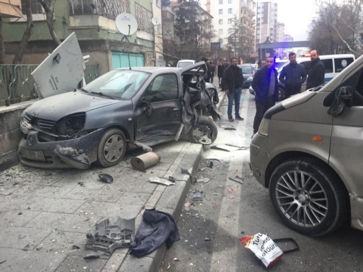 Kayseri’de 3 araçlı zincirleme kaza: 3 yaralı