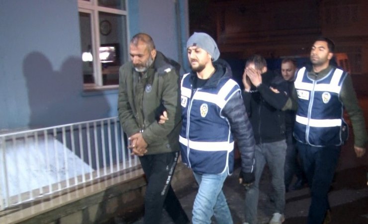 Girdikleri evde polise yakalanınca uyumak için geldik diyen 2 şüpheli tutuklandı