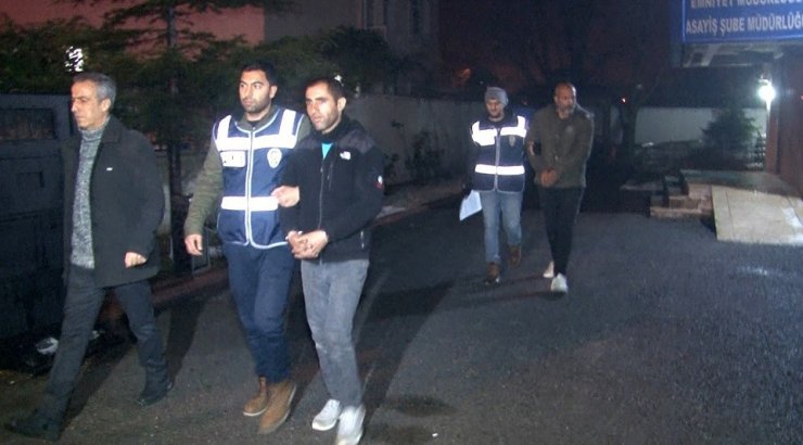 Girdikleri evde polise yakalanınca uyumak için geldik diyen 2 şüpheli tutuklandı