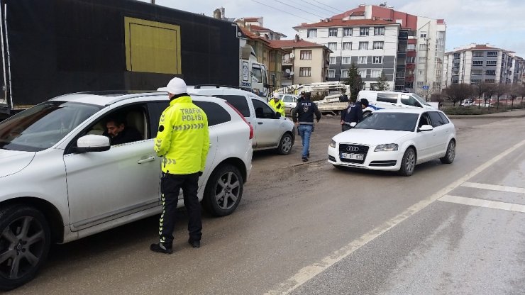 Kulu’da yılbaşı öncesi trafik denetimleri yoğunlaştı