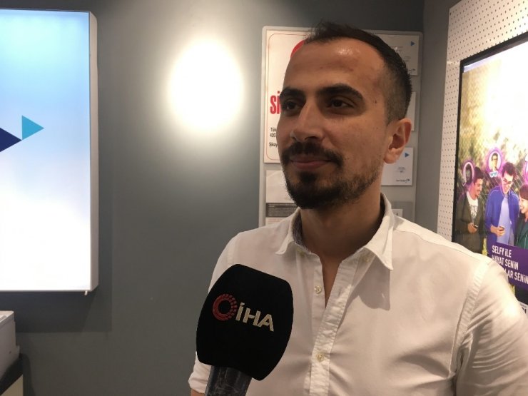 AVM’deki telefon hırsızlığı kamerada