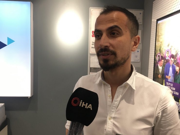 AVM’deki telefon hırsızlığı kamerada