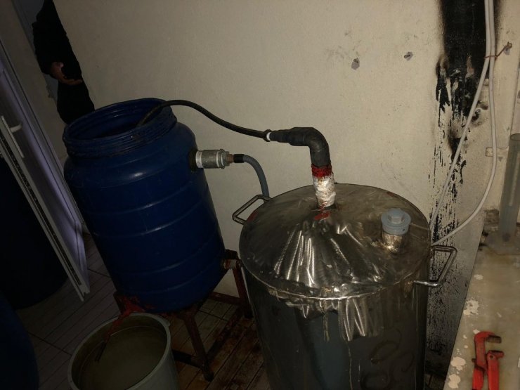 Malatya’da 3 bin 560 litre sahte içki ele geçirildi
