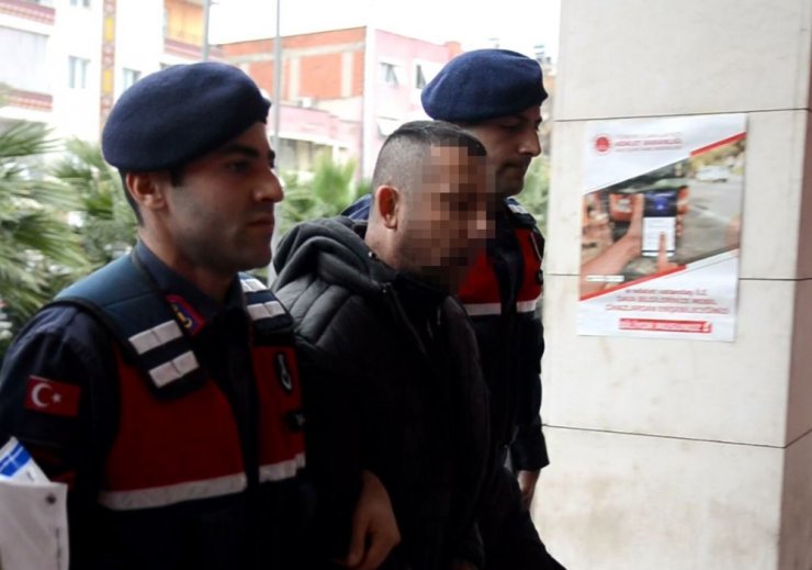 Karısını 20 yerinden bıçaklayan adam adliyede