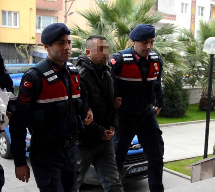 Karısını 20 yerinden bıçaklayan adam adliyede