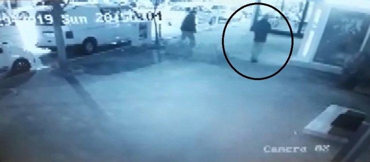 Katil zanlısının Dr. Gülcemal’i ATM’ye götürdüğü anlar kamerada