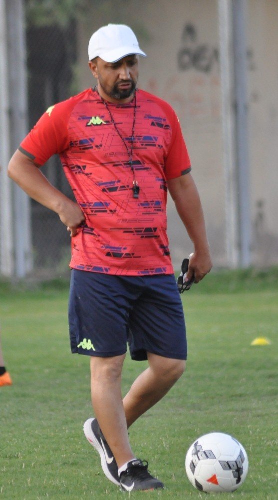 Yahyalıspor Teknik Direktörü Erkan Demirel: "2-3 oyuncu transfer edeceğiz"