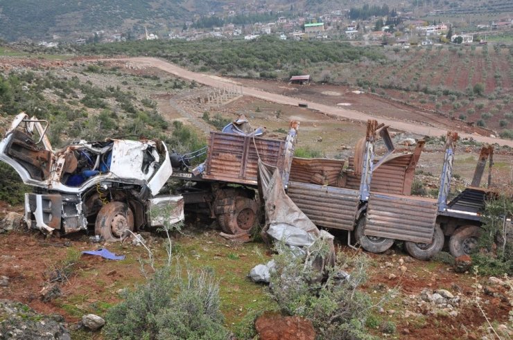 Kamyon sürücülerini korkutan yol