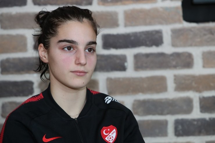 Beyza Kara: "Ay-yıldızlı formayı giymek büyük bir onur"