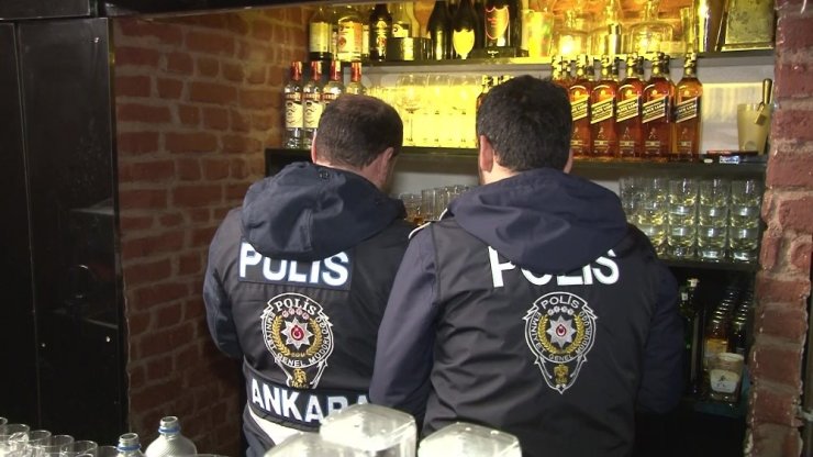 Başkent’te yılbaşı gecesi uygulama: 250 gram uyuşturucu ve 15,5 litre sahte içki yakalandı