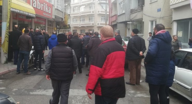 Evden kaçan kızlarını geri götürmek için geldiler, karakolluk oldular