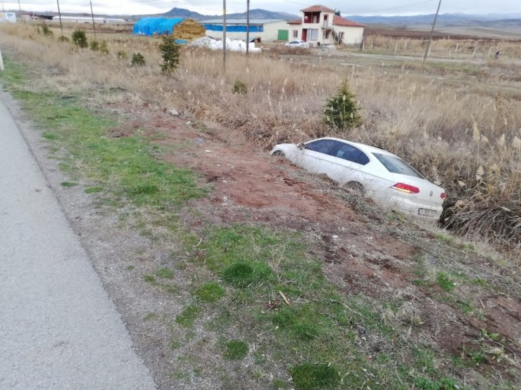 Çorum’da otomobil şarampole uçtu: 2 yaralı