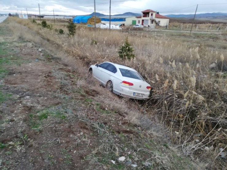 Çorum’da otomobil şarampole uçtu: 2 yaralı